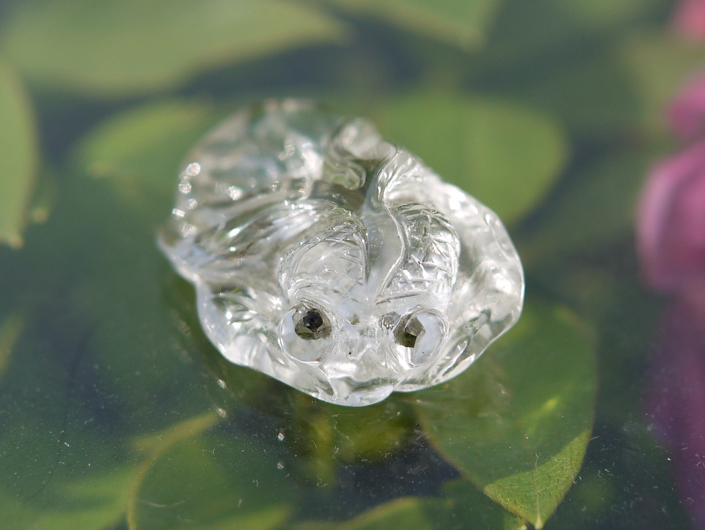 パイライトインクオーツ　金魚　彫刻