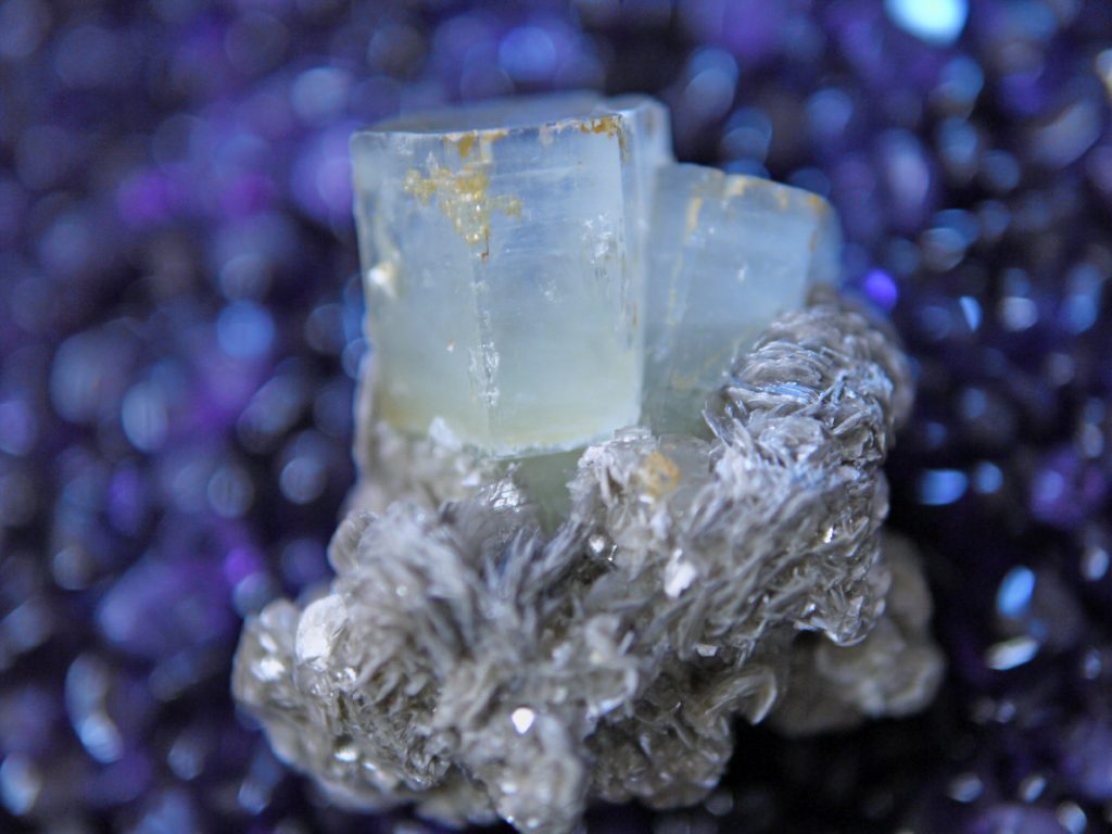 アクアマリン結晶+母岩雲母