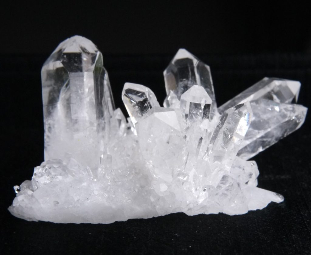 水晶クラスター　ブラジル・コリント産　48g　レインボー入り